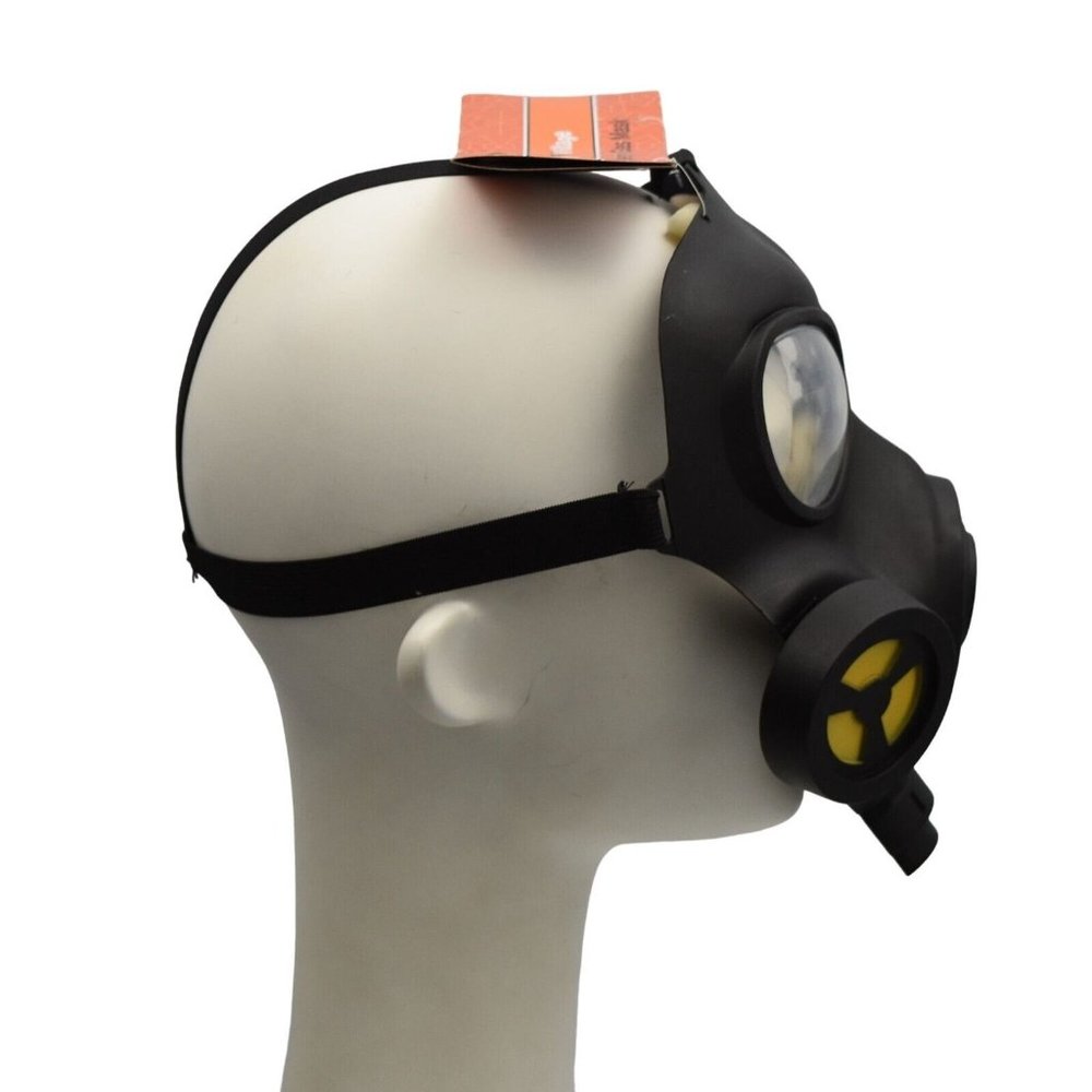 Spooky Village Halloween Gas Mask Black Adult Costume Mask Scary Cosplay Prop - Picture 3 of 7